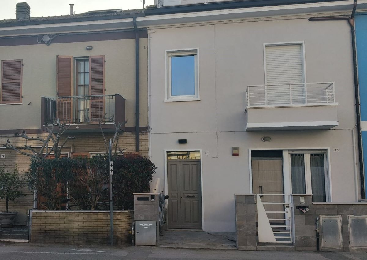 Facciata delle due case su via Agostini